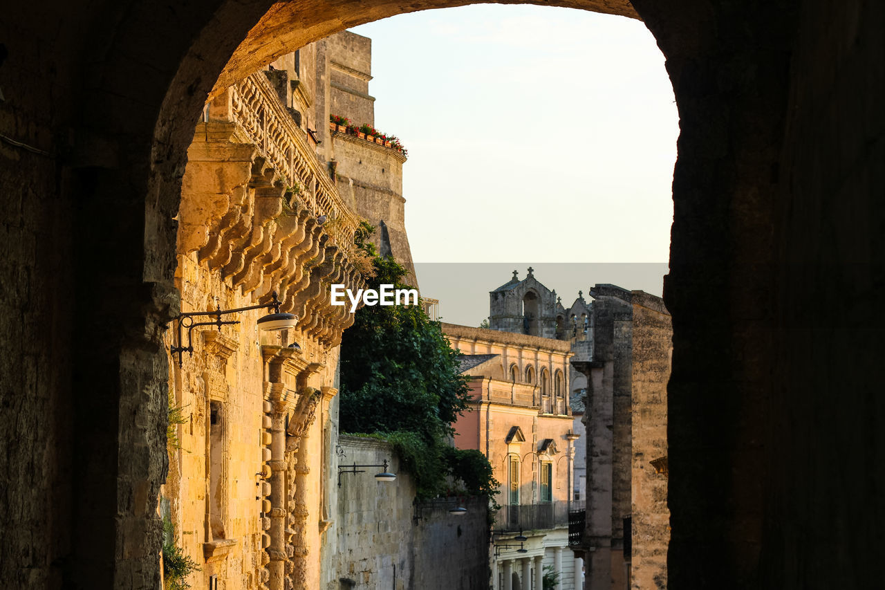 OLD BUILDINGS IN CITY