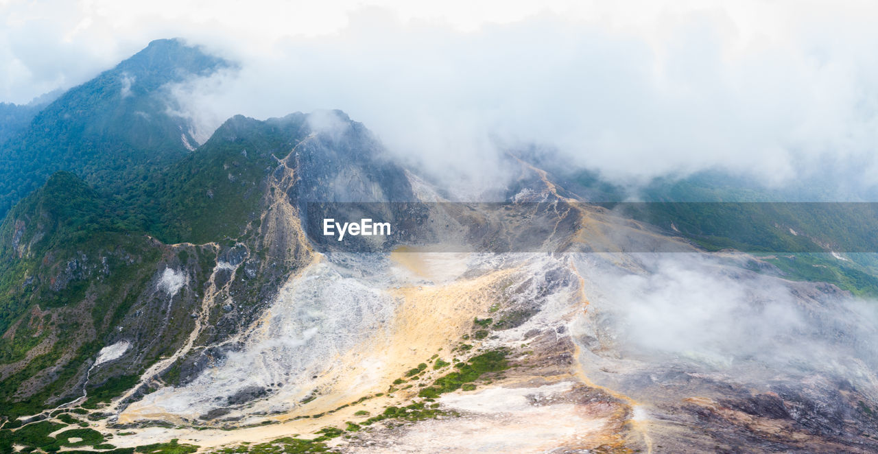 SCENIC VIEW OF MOUNTAIN RANGE AGAINST SKY