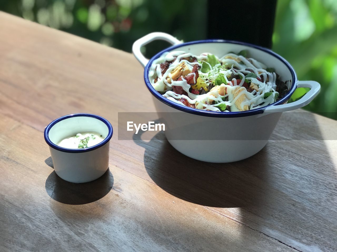 HIGH ANGLE VIEW OF SOUP IN BOWL