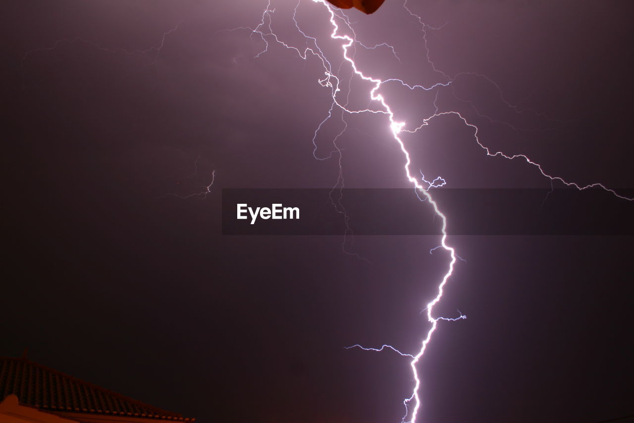 LOW ANGLE VIEW OF LIGHTNING AGAINST SKY