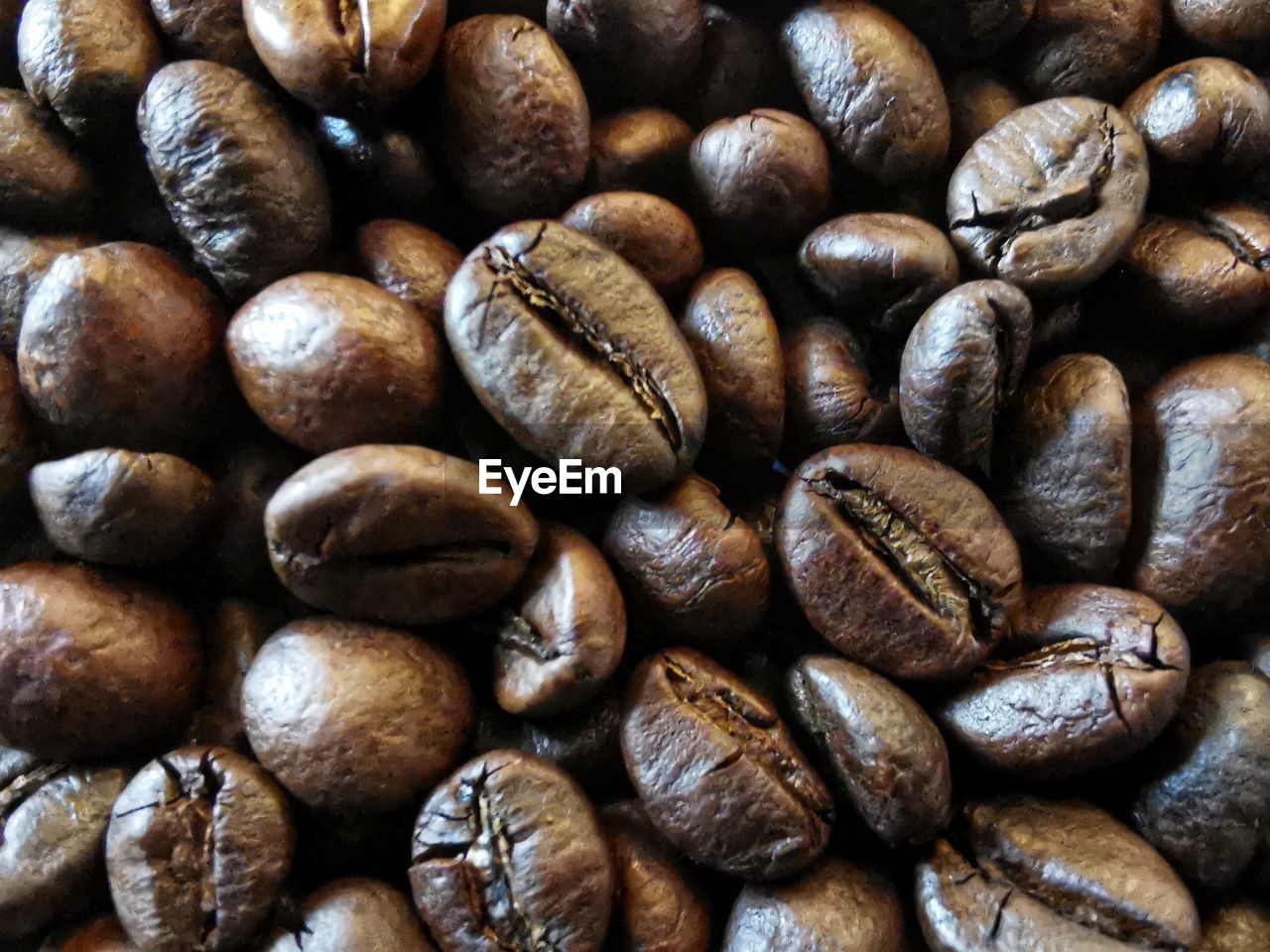 FULL FRAME SHOT OF COFFEE BEANS IN BACKGROUND