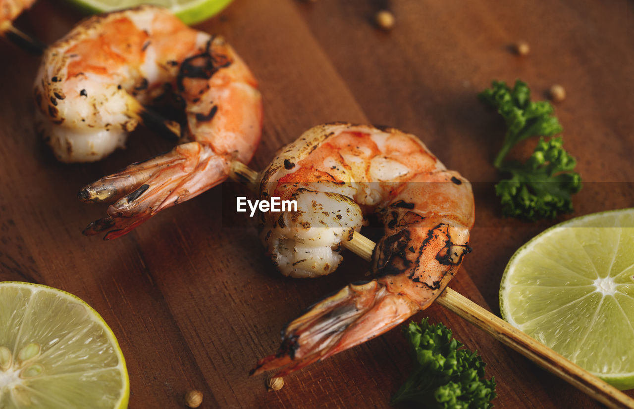 HIGH ANGLE VIEW OF SEAFOOD IN PLATE