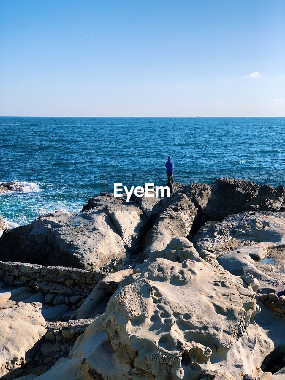 SCENIC VIEW OF ROCKS ON SHORE AGAINST SKY