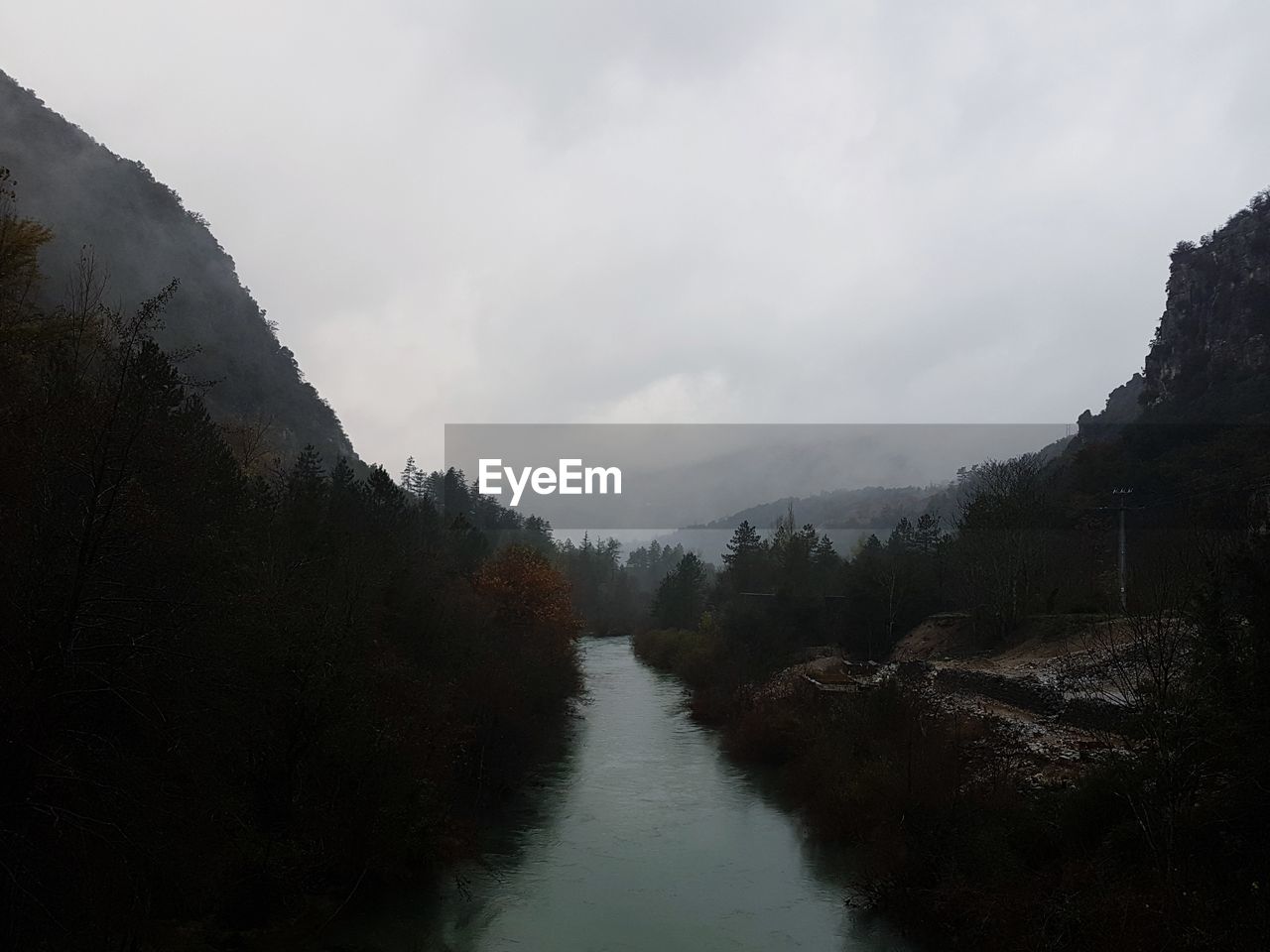 SCENIC VIEW OF WATERFALL AGAINST SKY