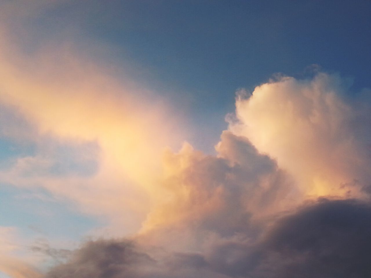 LOW ANGLE VIEW OF CLOUDY SKY