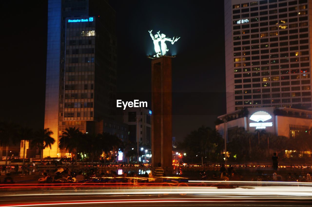 ILLUMINATED STREET LIGHT IN CITY