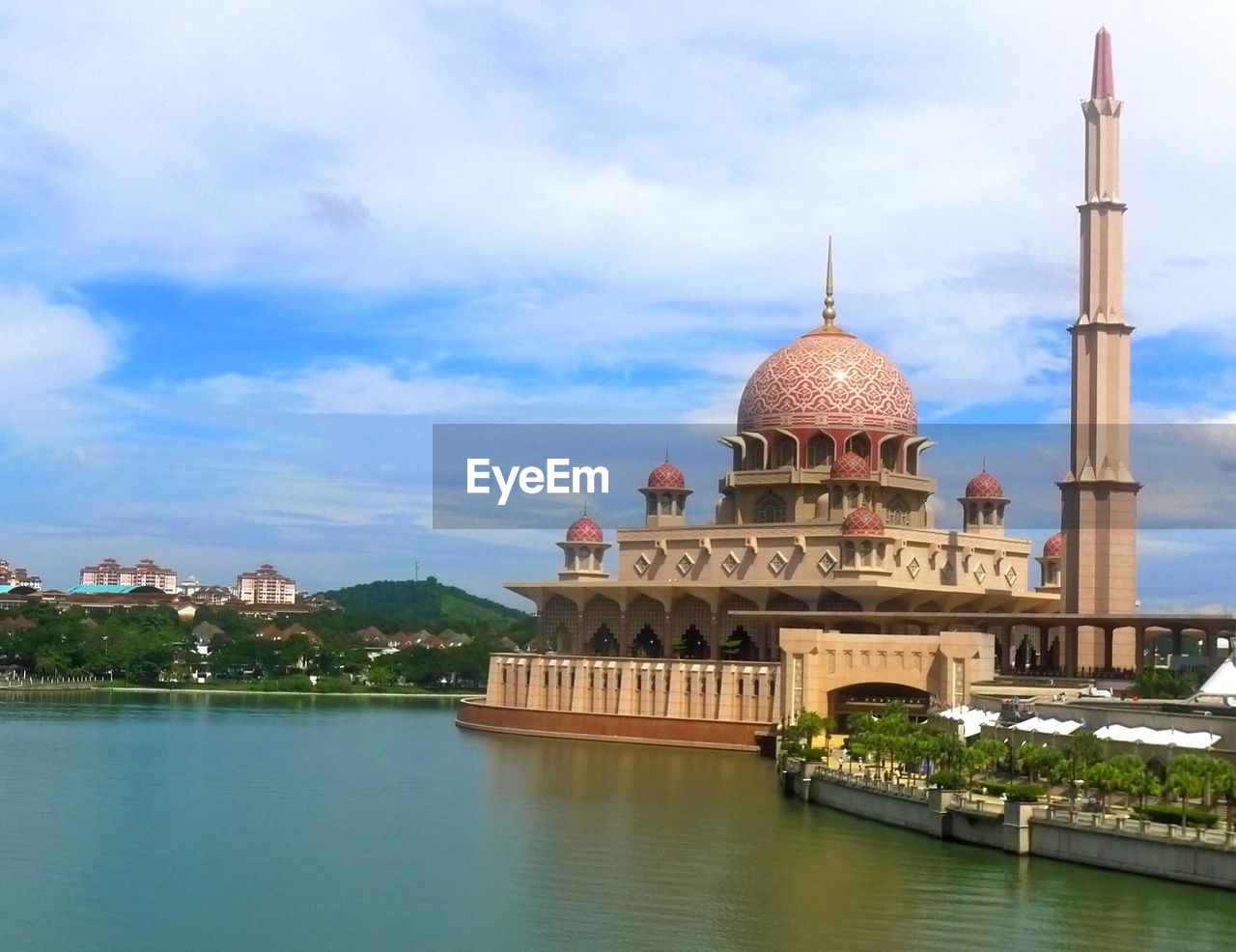 VIEW OF BUILDING AGAINST SKY