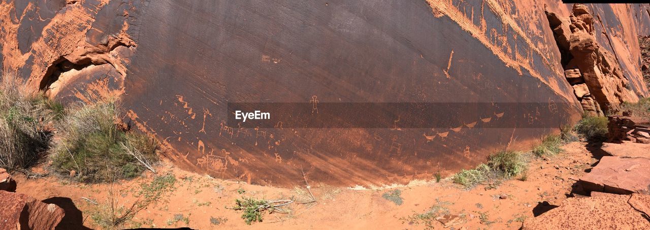 HIGH ANGLE VIEW OF ROCK FORMATION ON LAND AGAINST MOUNTAIN