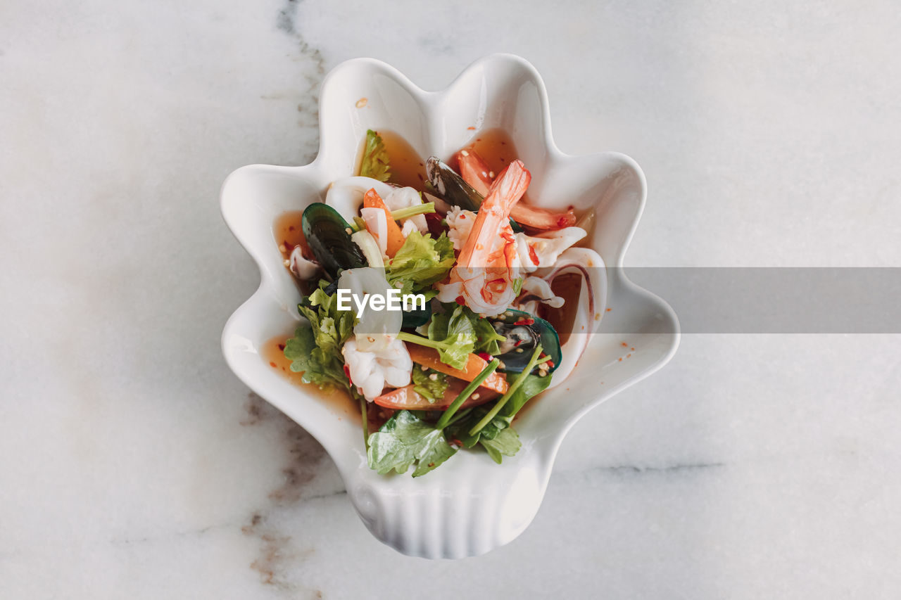 HIGH ANGLE VIEW OF FOOD ON TABLE