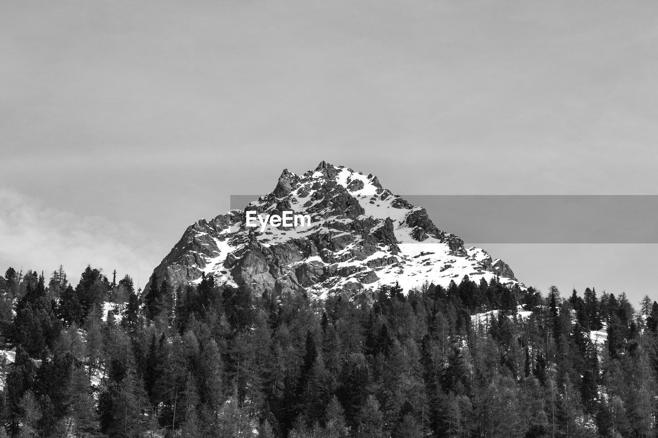 SNOWCAPPED MOUNTAIN AGAINST SKY