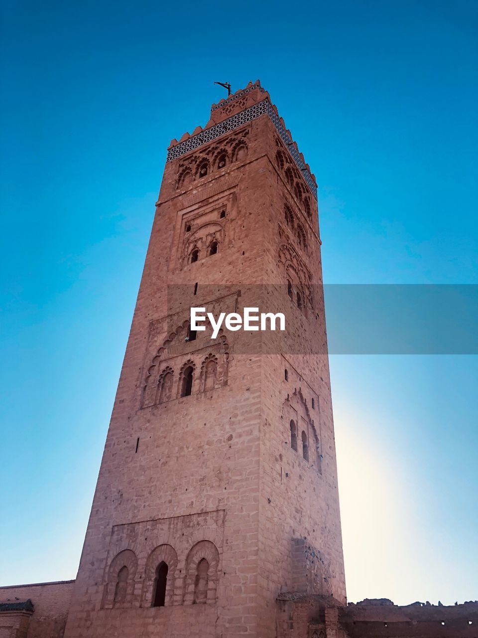 LOW ANGLE VIEW OF HISTORIC BUILDING AGAINST SKY