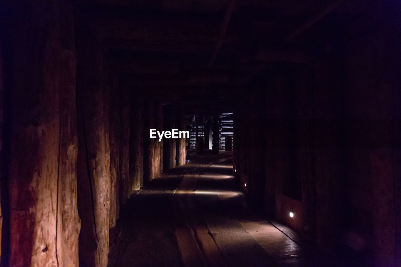 VIEW OF EMPTY CORRIDOR OF BUILDING