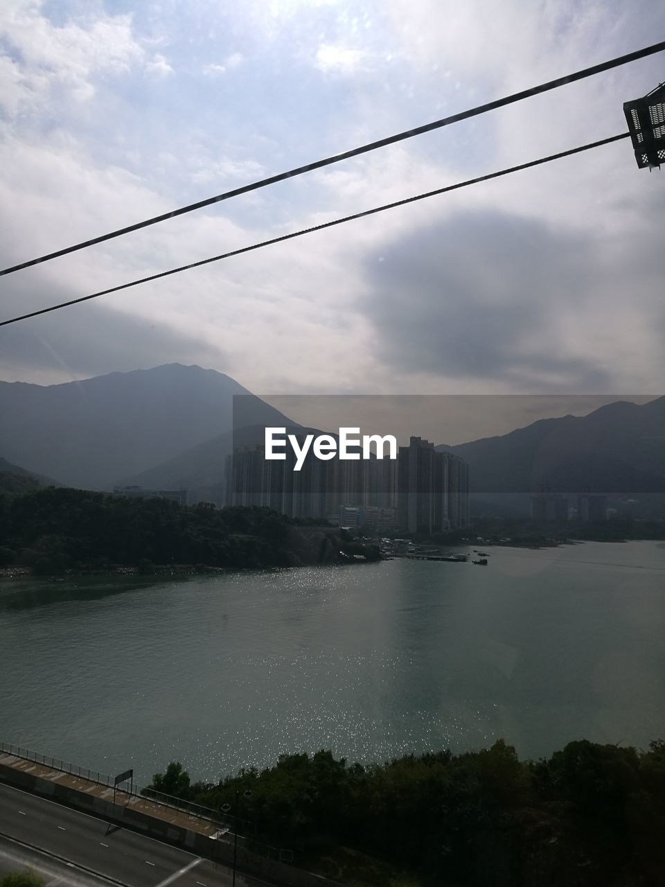 SCENIC VIEW OF LAKE AND MOUNTAINS AGAINST SKY AT SUNSET