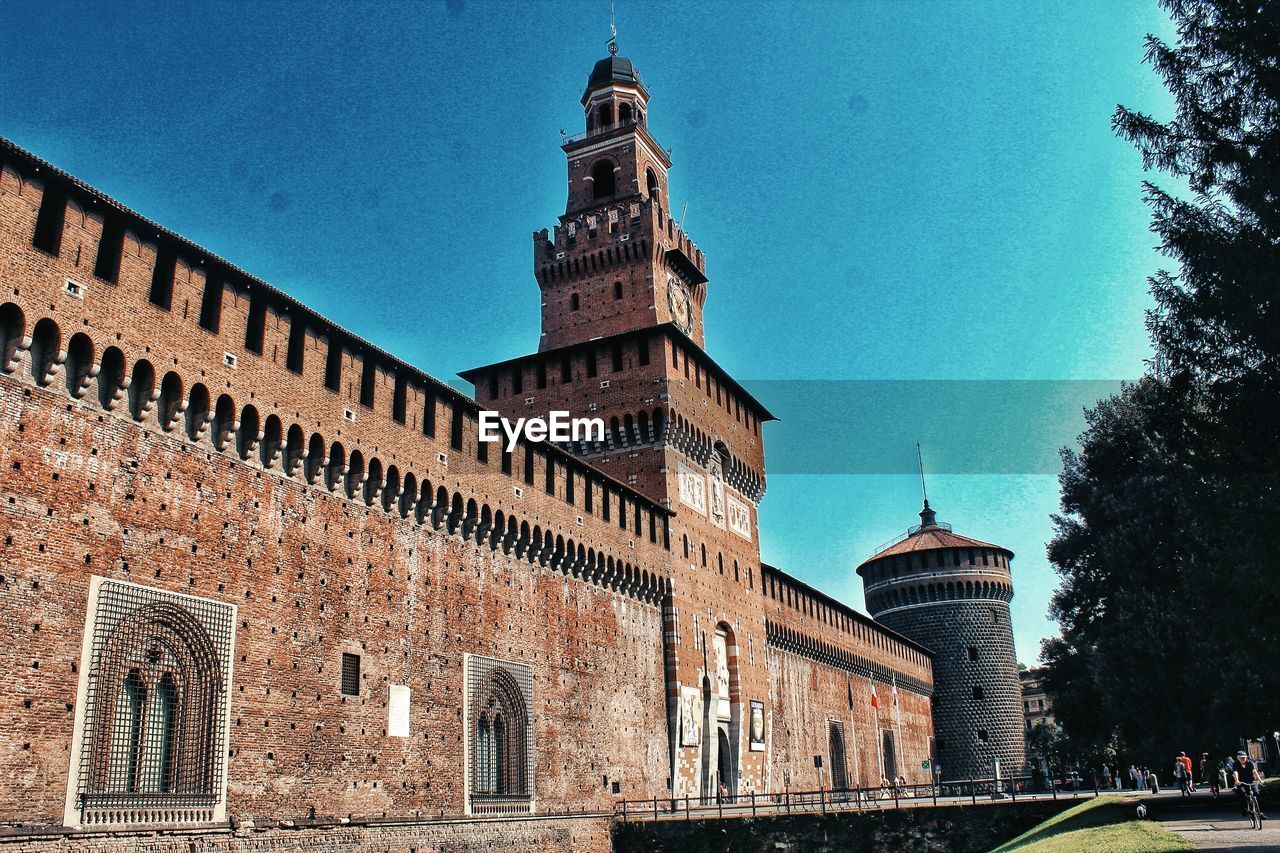 EXTERIOR OF HISTORIC BUILDING AGAINST CLEAR SKY