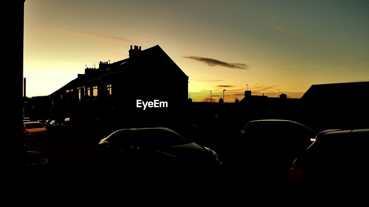 VIEW OF BUILDINGS IN CITY AT SUNSET