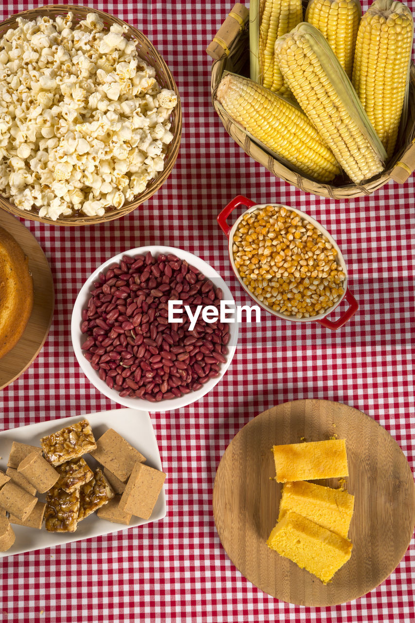 HIGH ANGLE VIEW OF VARIOUS FRUITS IN BOWL