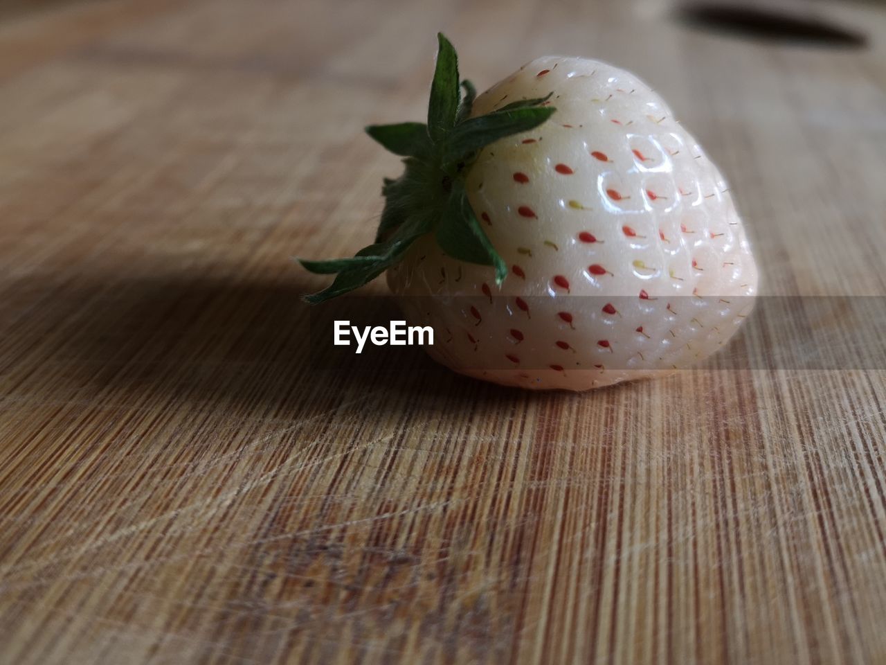 CLOSE-UP OF PINEAPPLE ON TABLE