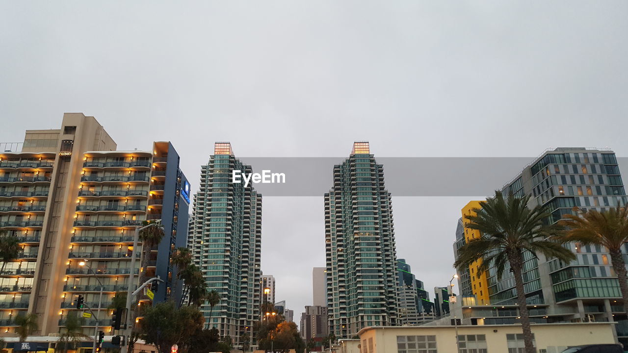 LOW ANGLE VIEW OF MODERN BUILDINGS AGAINST SKY IN CITY