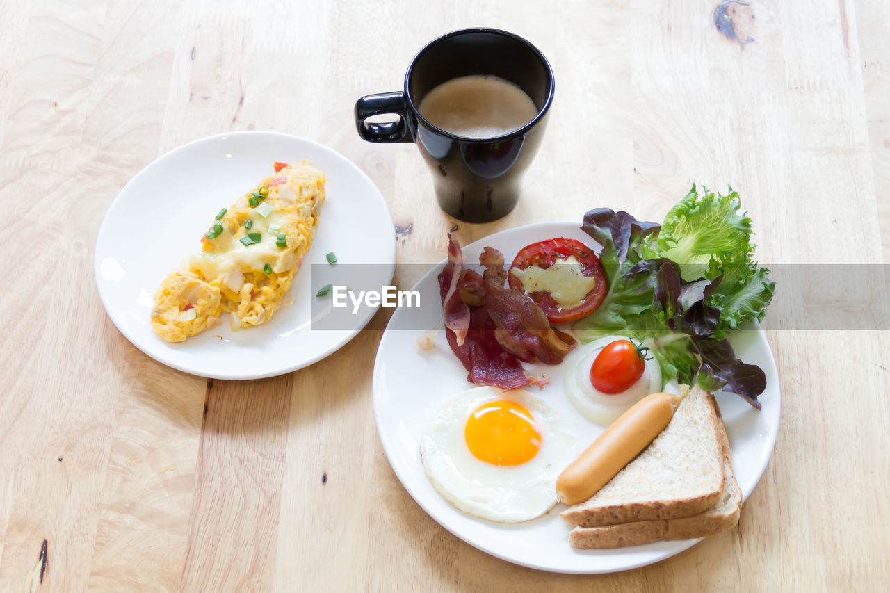 HIGH ANGLE VIEW OF BREAKFAST SERVED IN PLATE