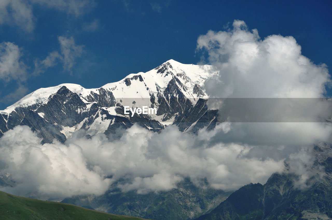 MAJESTIC SNOWCAPPED MOUNTAINS AGAINST SKY