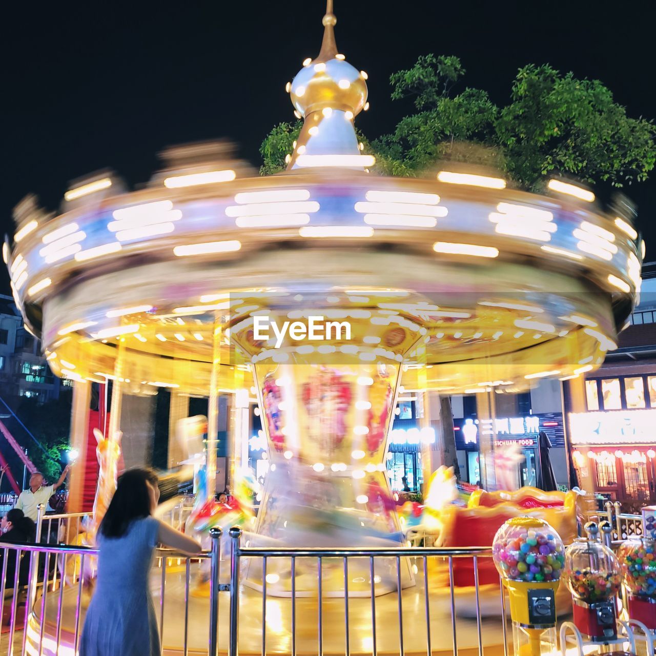 ILLUMINATED FERRIS WHEEL AT NIGHT