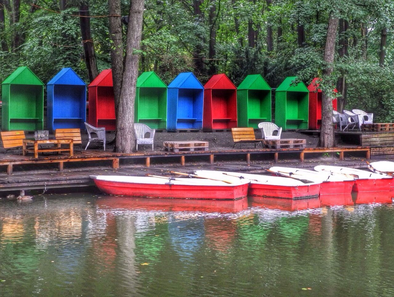 VIEW OF BOATS IN LAKE