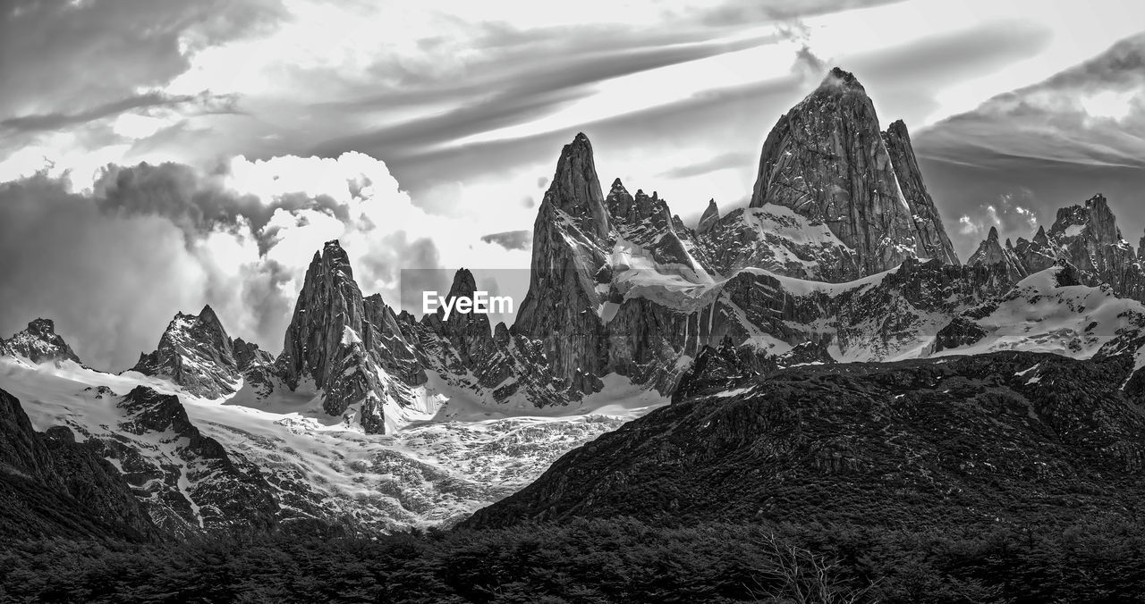 Mirador del fitz roy panorama black and white