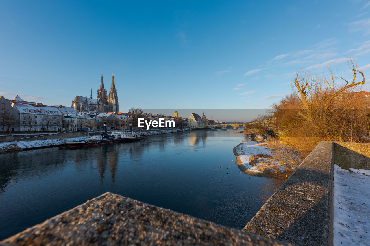 BRIDGE OVER RIVER AGAINST BUILDINGS