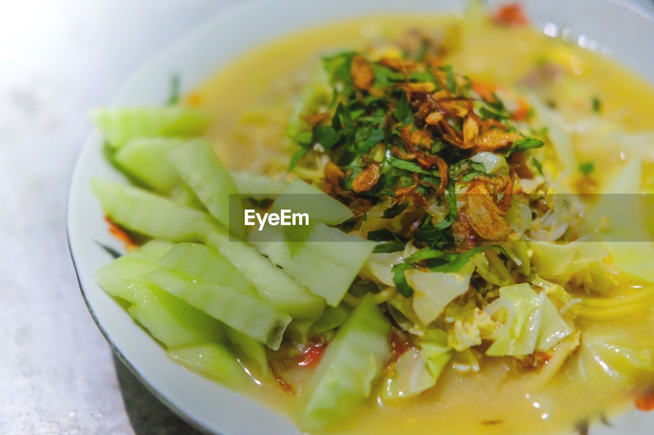 CLOSE-UP OF FOOD SERVED IN BOWL