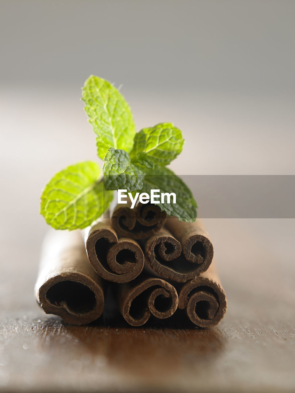 High angle view of cinnamon sticks and mint leaves on table