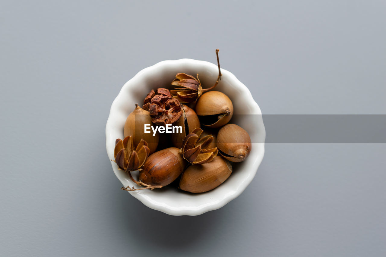 HIGH ANGLE VIEW OF VEGETABLES IN BOWL