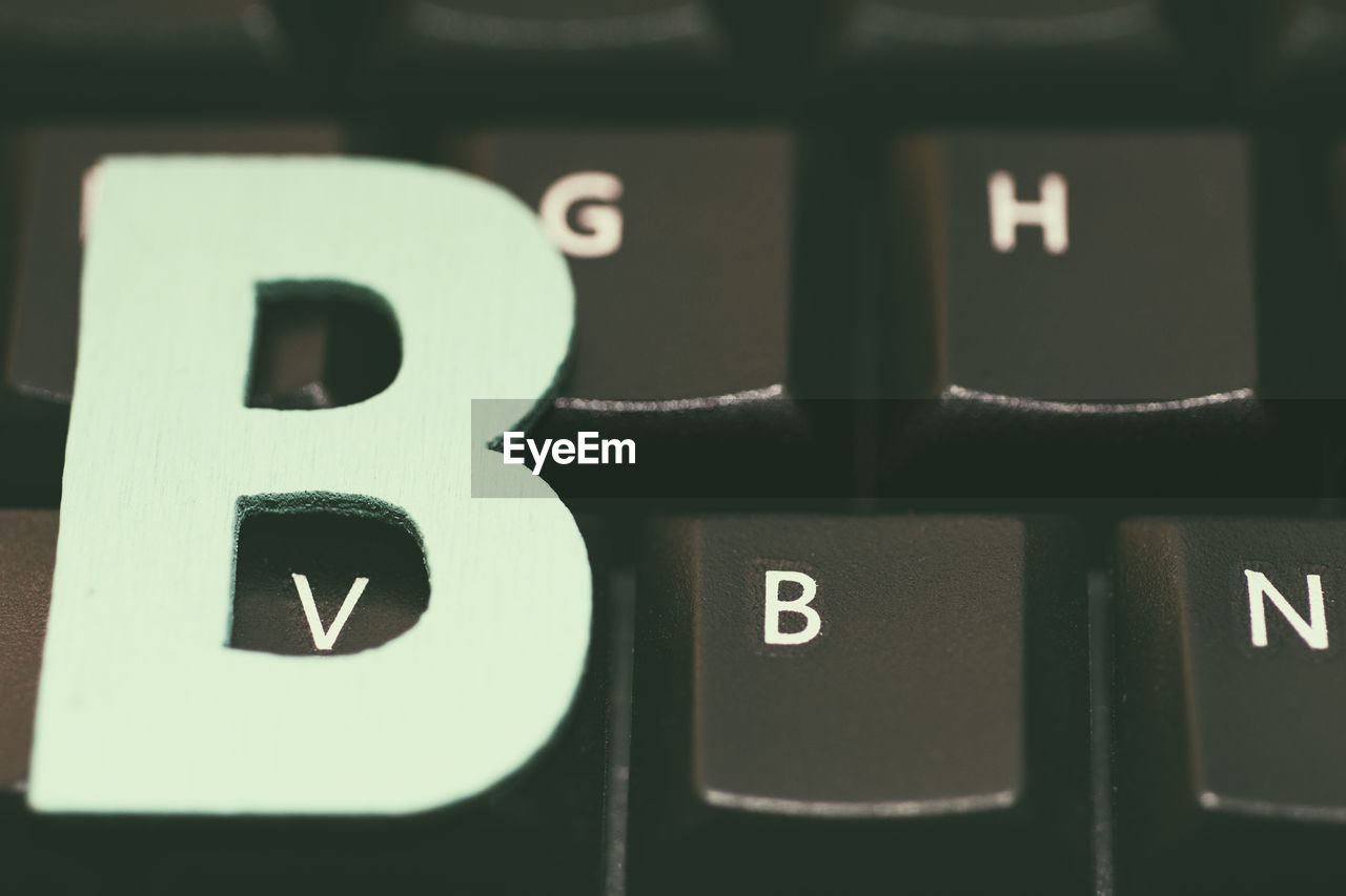 CLOSE-UP OF TEXT ON KEYBOARD