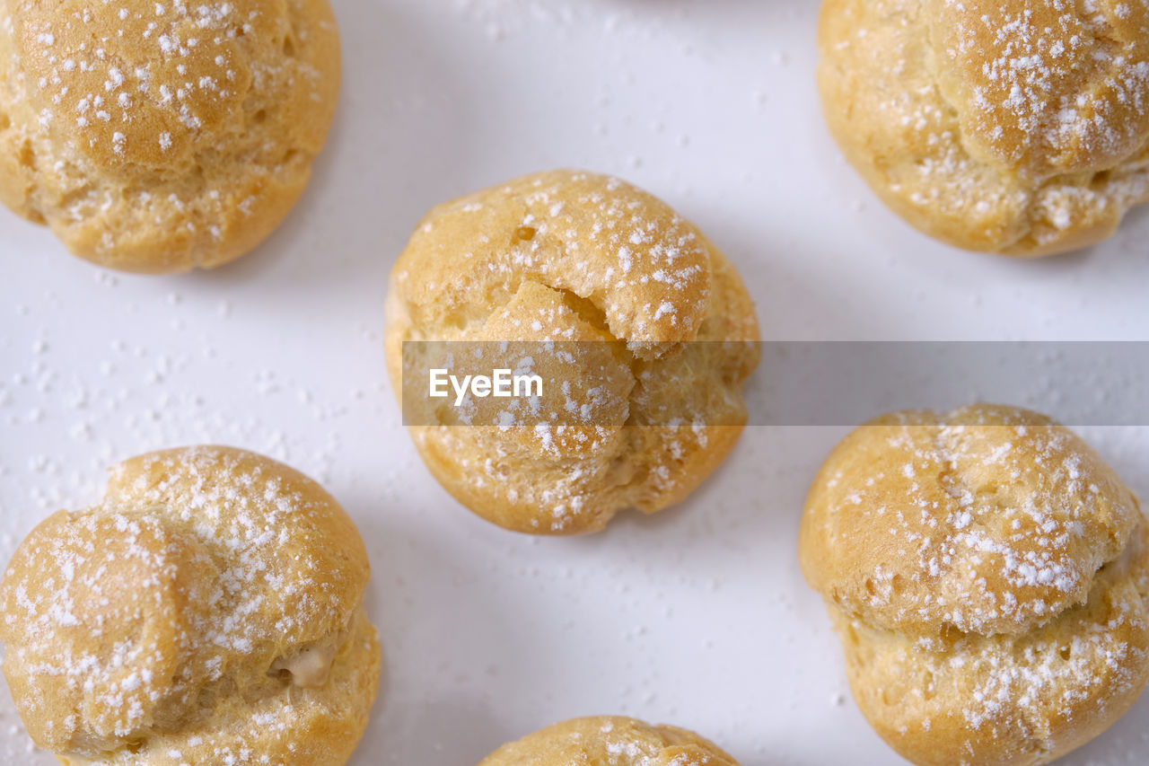 HIGH ANGLE VIEW OF COOKIES ON TABLE