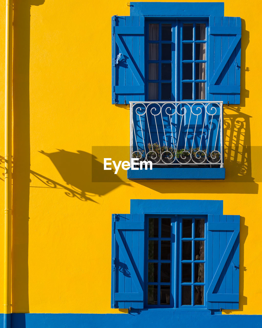 YELLOW BUILT STRUCTURE ON ROAD