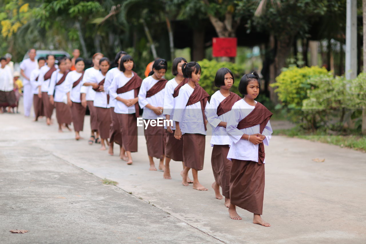 PEOPLE WALKING ON FOOTPATH IN CITY