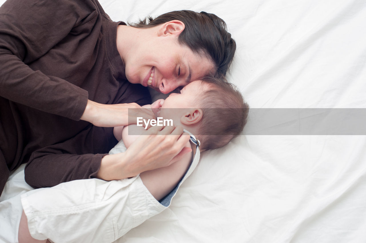 HIGH ANGLE VIEW OF COUPLE ON BED