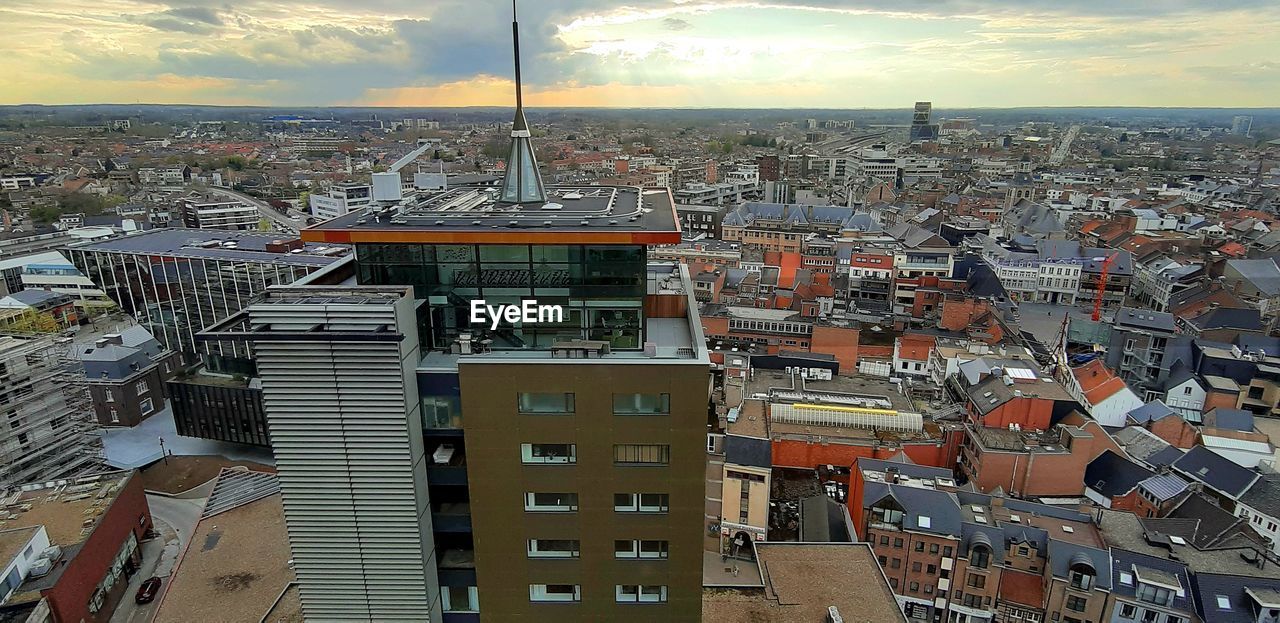 HIGH ANGLE VIEW OF RESIDENTIAL BUILDINGS IN CITY