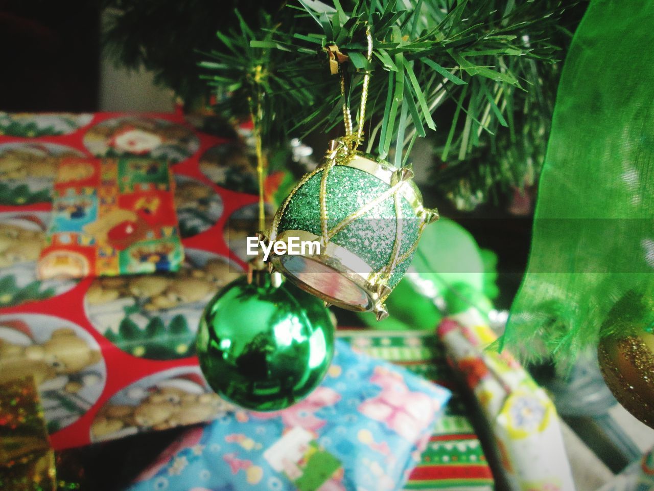 CLOSE-UP OF CHRISTMAS DECORATIONS HANGING ON TABLE