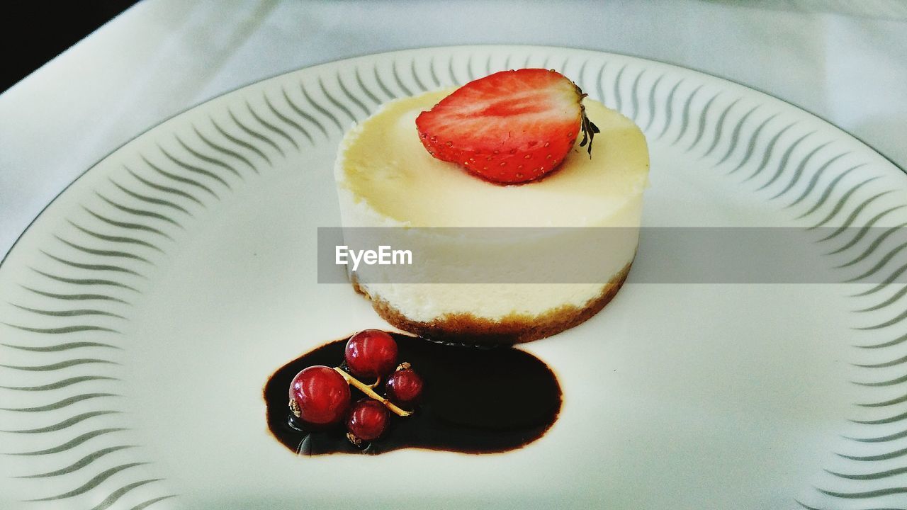 HIGH ANGLE VIEW OF DESSERT ON TABLE