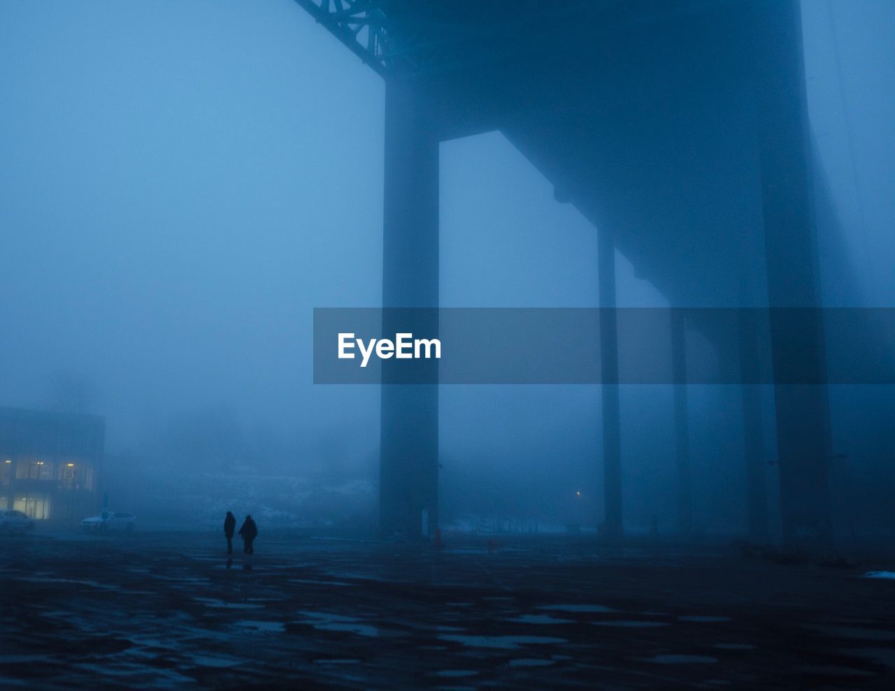 REAR VIEW OF MAN WALKING IN FOGGY WEATHER