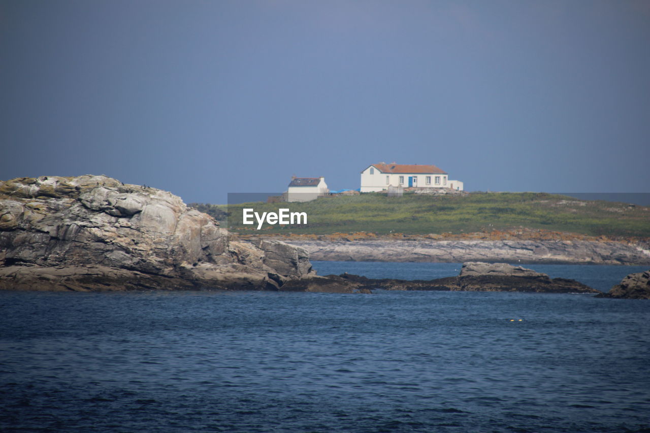 BUILDINGS BY SEA AGAINST CLEAR SKY