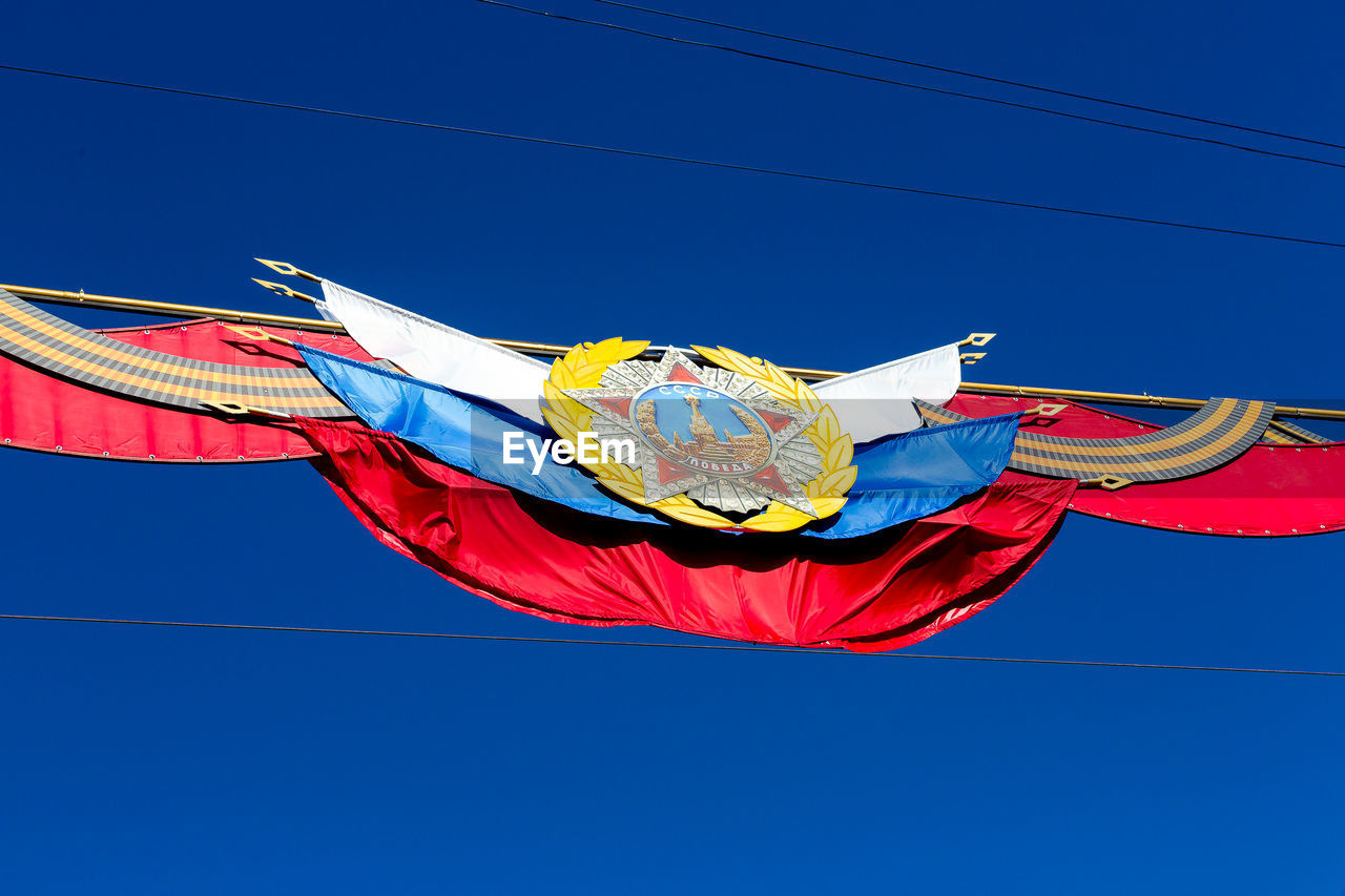 LOW ANGLE VIEW OF TREE AGAINST CLEAR BLUE SKY