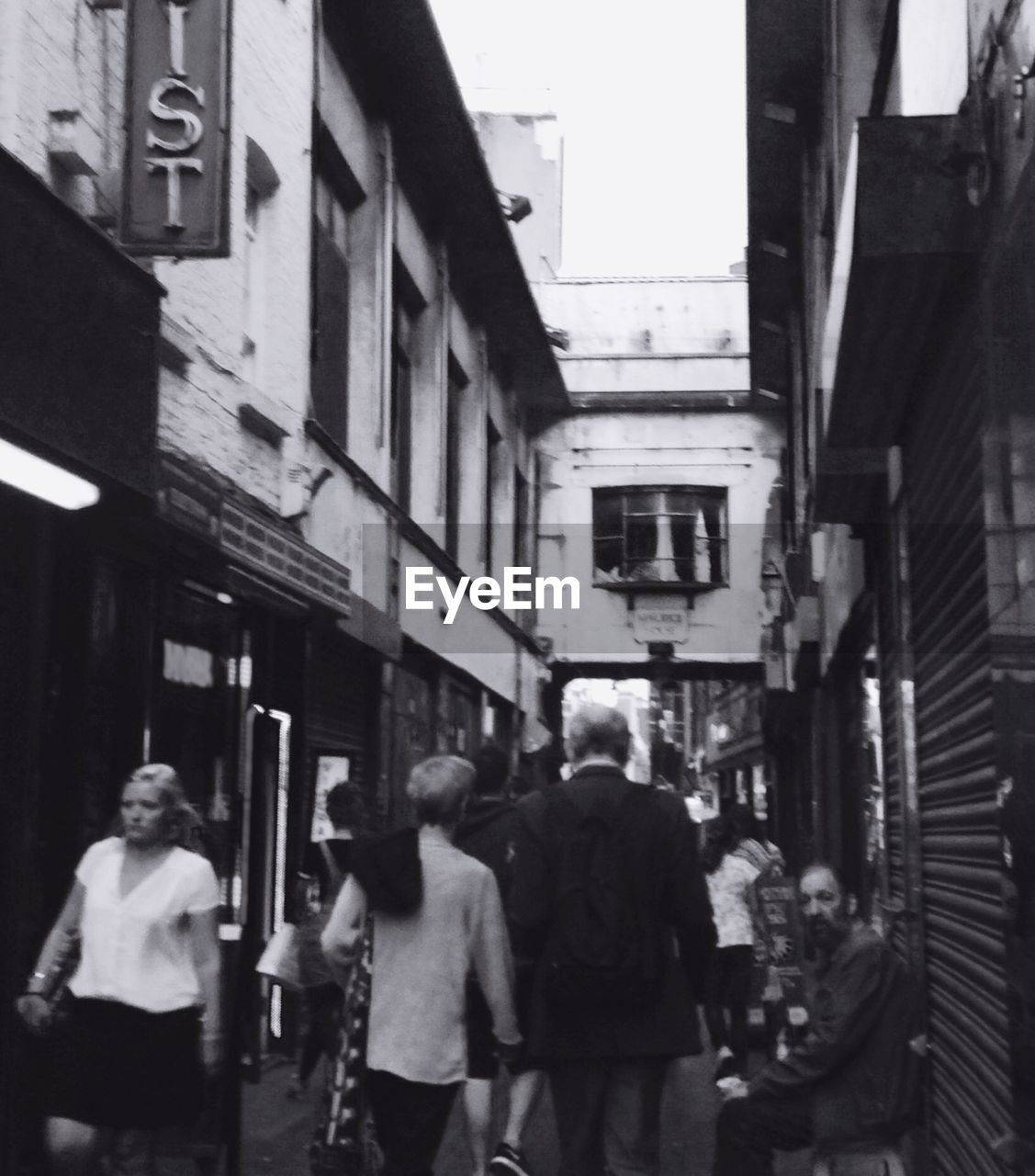 WOMAN WALKING IN CITY