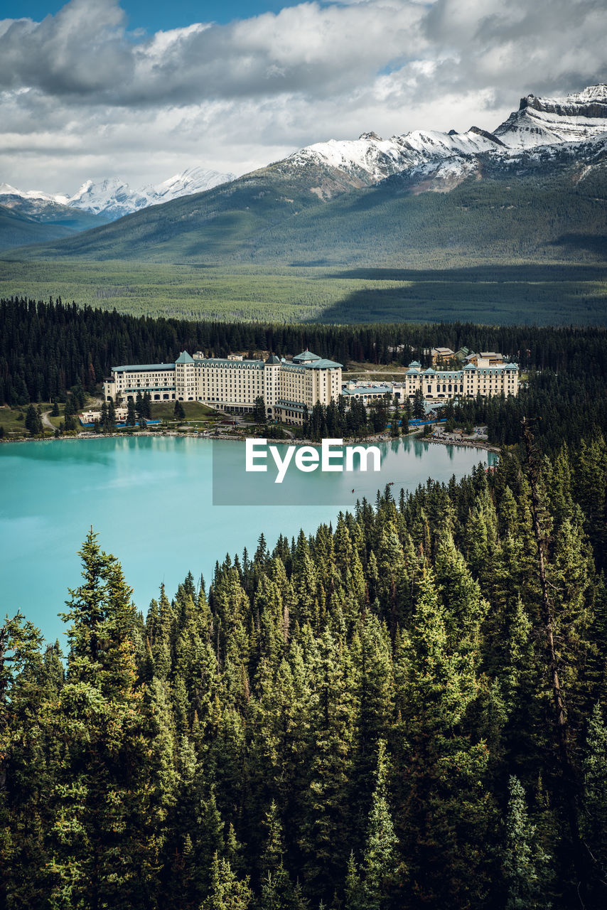 Fairmont chateau hotel at lake louise in magnificent banff national park, alberta, canada