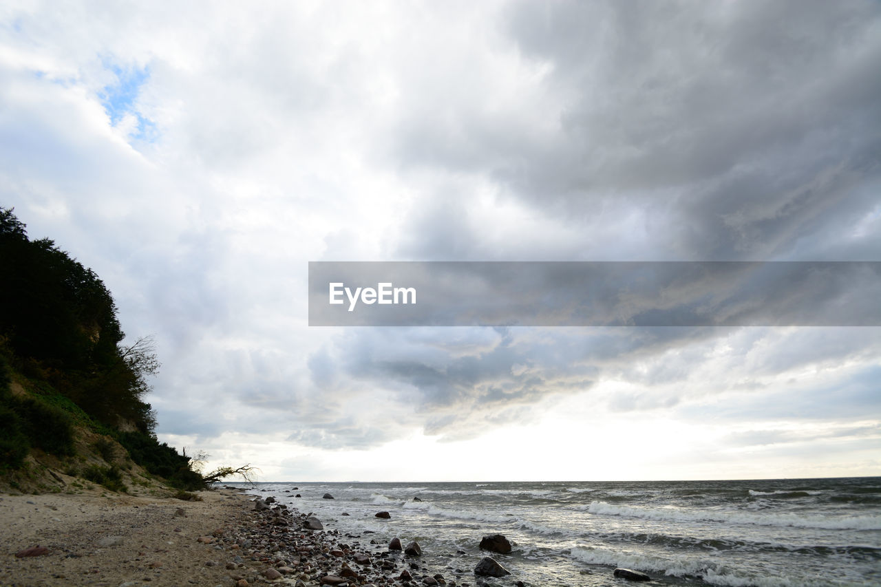 PANORAMIC VIEW OF SEA AGAINST SKY