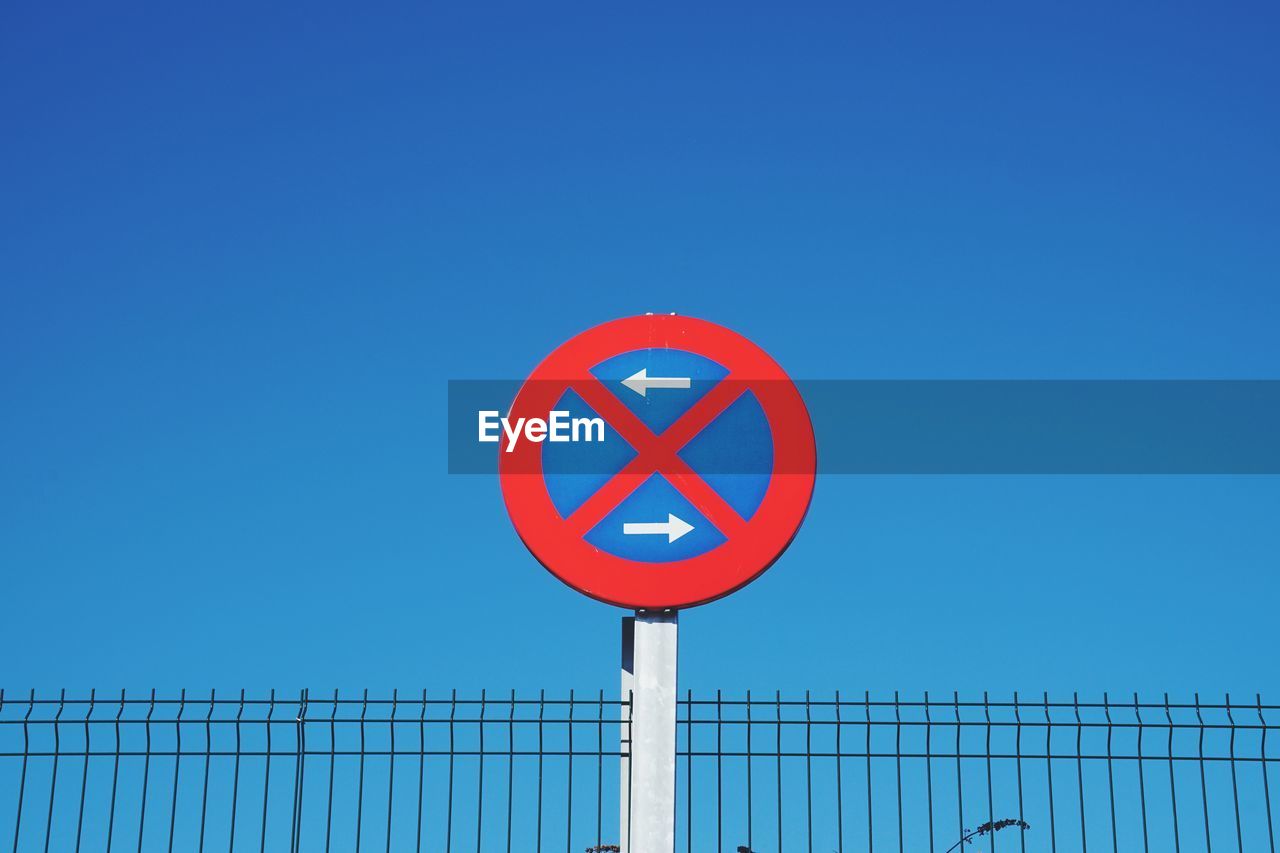 LOW ANGLE VIEW OF ROAD SIGN AGAINST SKY