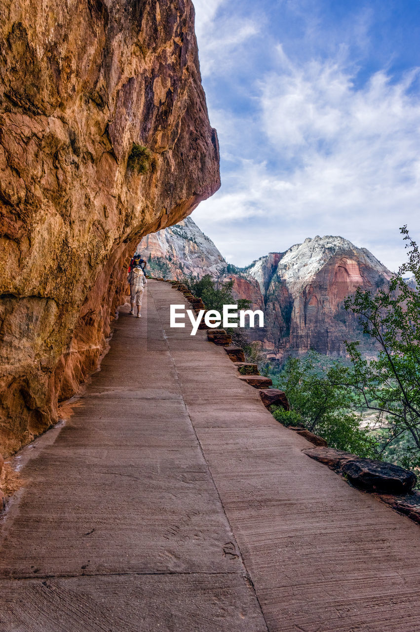 ROAD LEADING TOWARDS MOUNTAINS