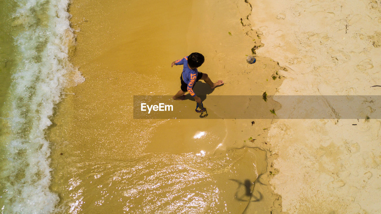 HIGH ANGLE VIEW OF PERSON IN WATER