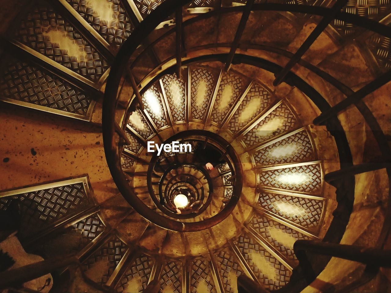 LOW ANGLE VIEW OF SPIRAL STAIRCASE IN CORRIDOR