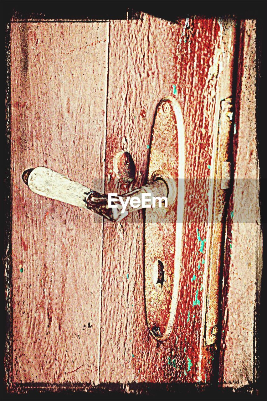 CLOSE-UP OF WOODEN DOOR WITH DOOR